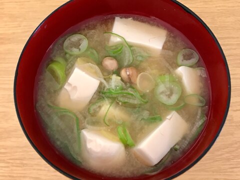 納豆と豆腐と長ネギの味噌汁